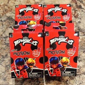 Chibi in Motion Toy Set - Red and Black